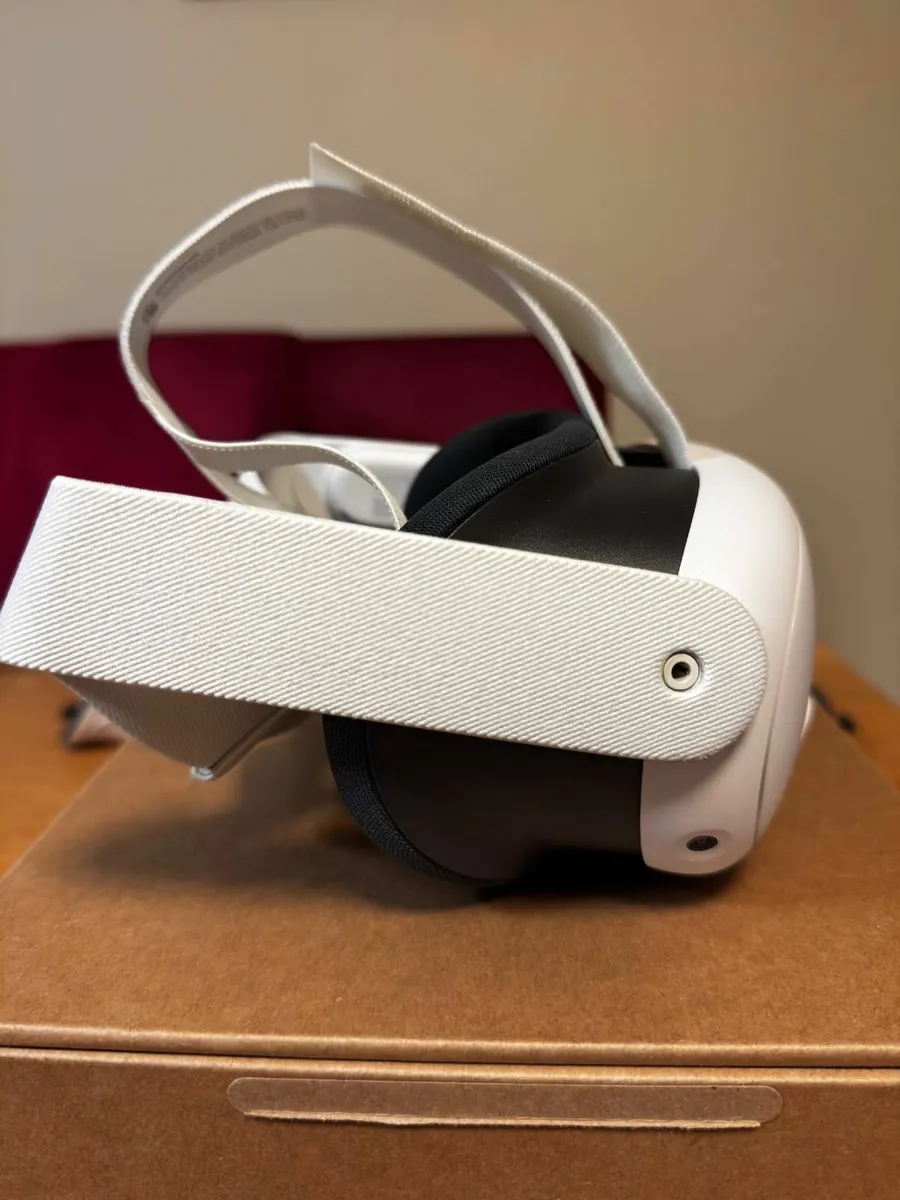 Meta Quest 3 VR Headset (Like New, 2 Month Old) - Image 2
