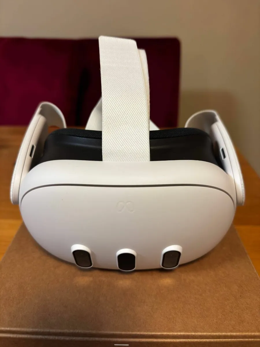 Meta Quest 3 VR Headset (Like New, 2 Month Old) - Image 1