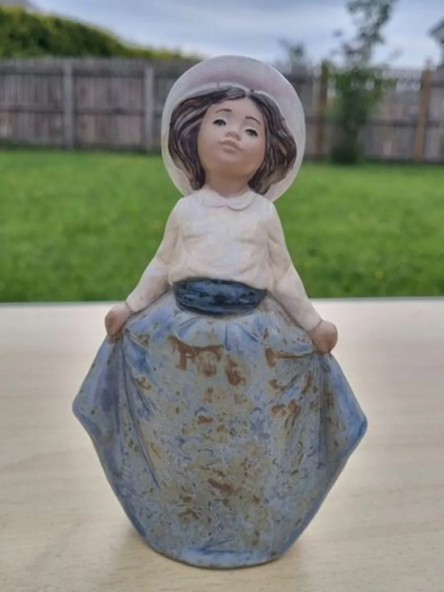 Vintage NAO by Lladro 1987 Girl Figurine - Image 1