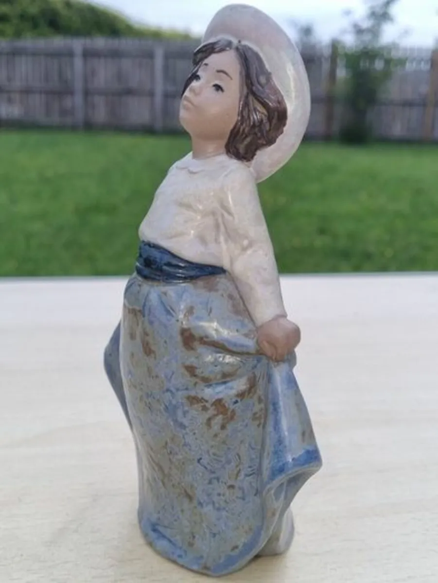 Vintage NAO by Lladro 1987 Girl Figurine - Image 2