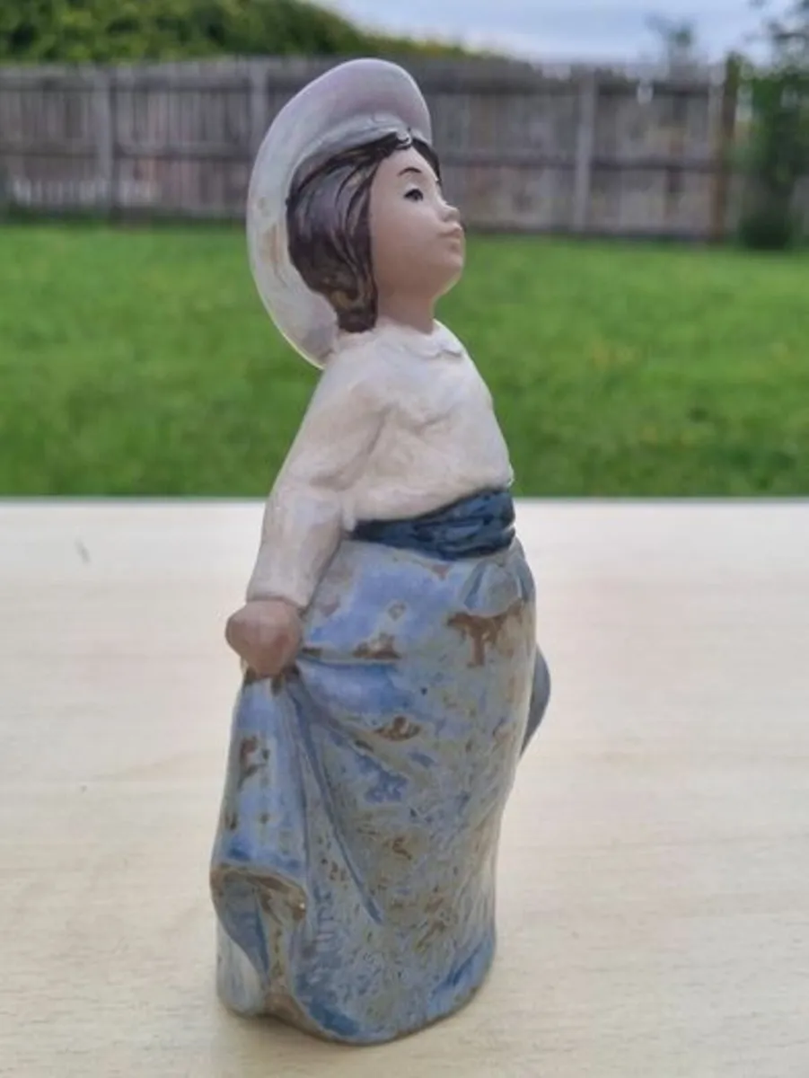 Vintage NAO by Lladro 1987 Girl Figurine - Image 3