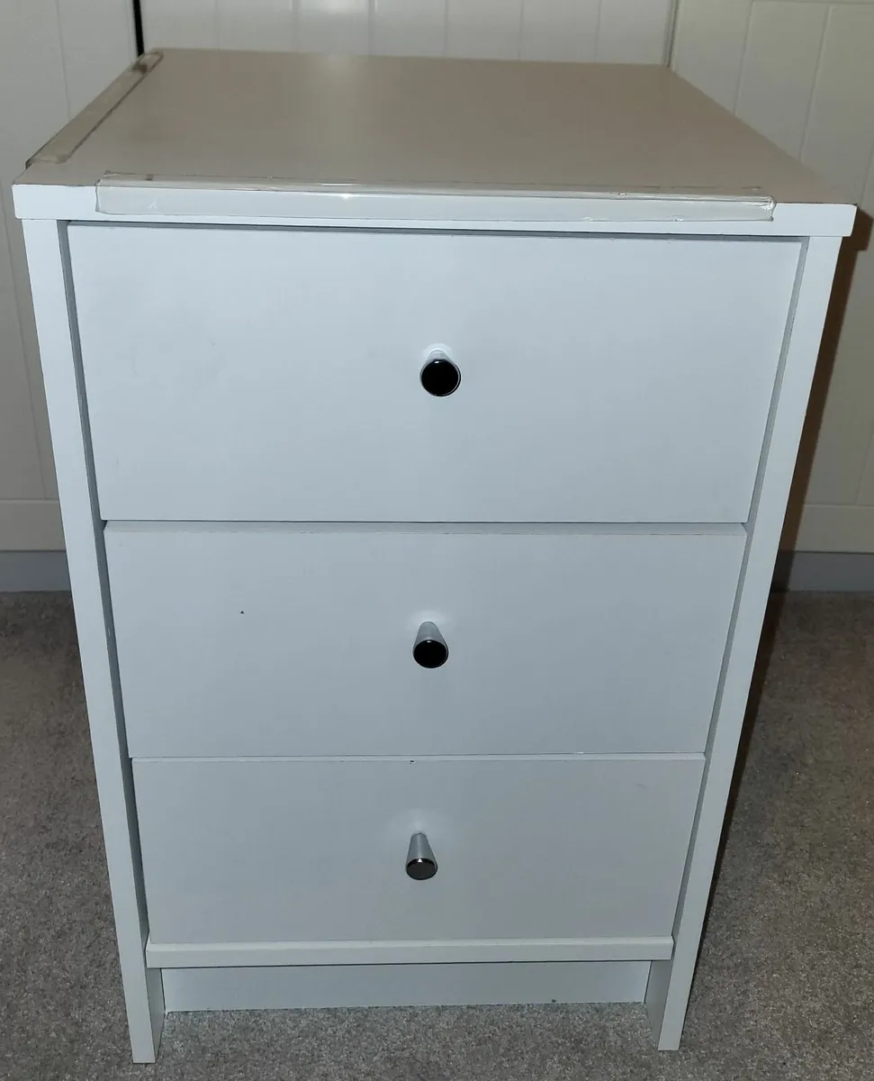 Small IKEA unit of 3 drawers (bedside or deskside) - Image 1