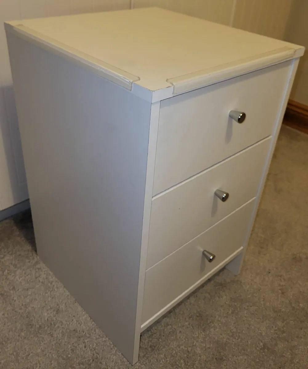 Small IKEA unit of 3 drawers (bedside or deskside) - Image 2
