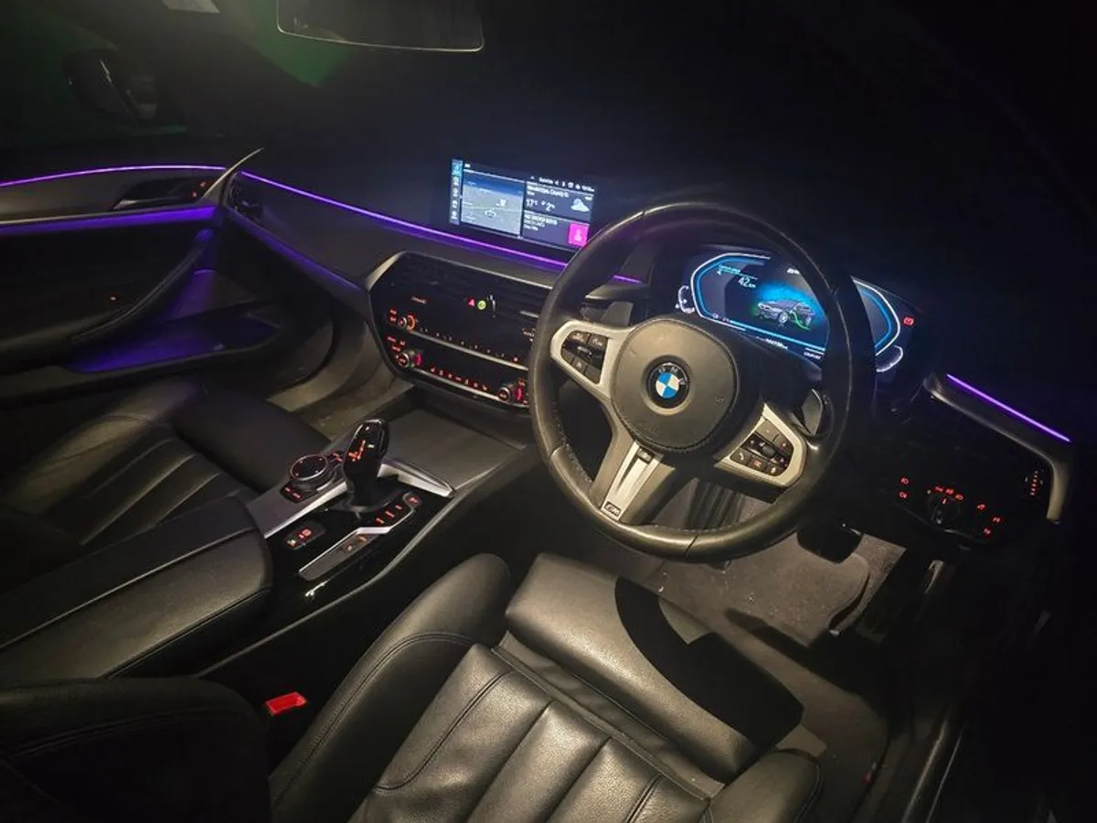 2019 BMW 5 Series - Image 3