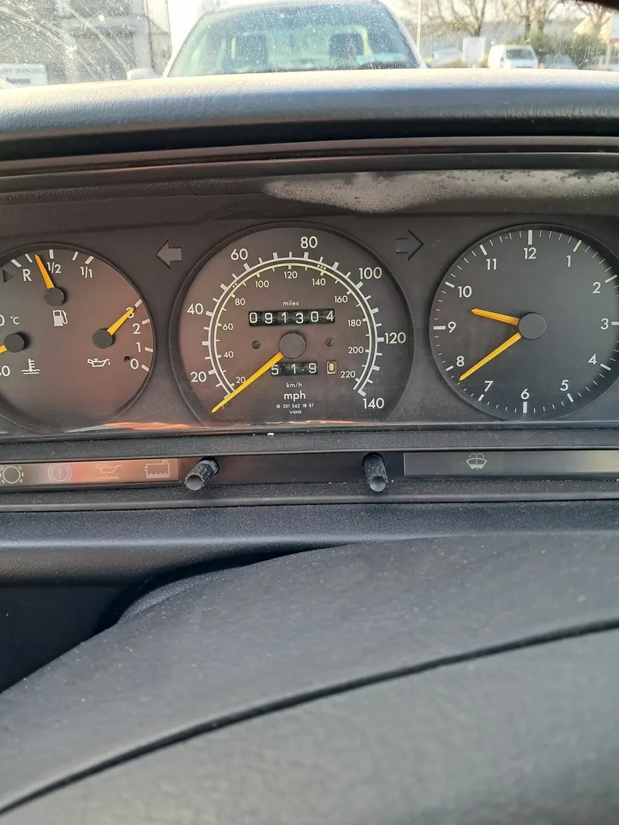 92 Mercedes E190 Automatic  ( Low mileage ) - Image 3