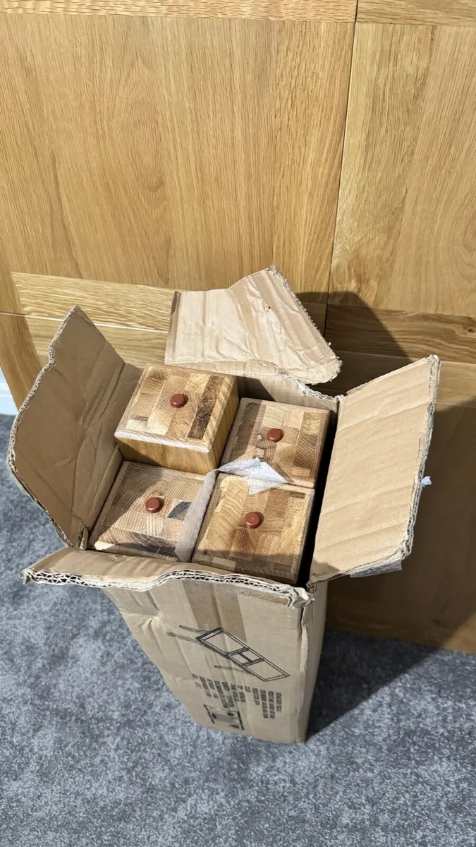 Solid Oak Extending Dining Table Brand New - Image 2