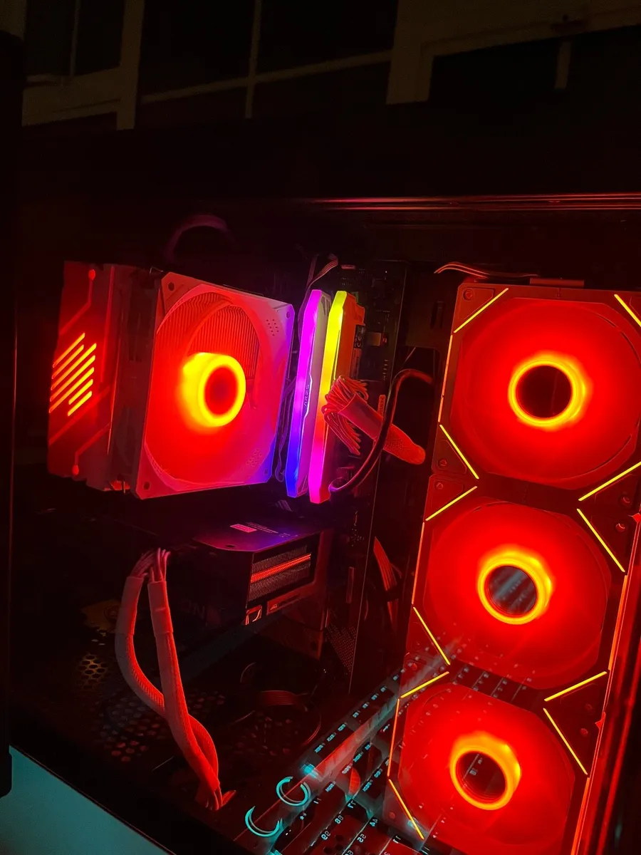 Custom build gaming computer - Image 1