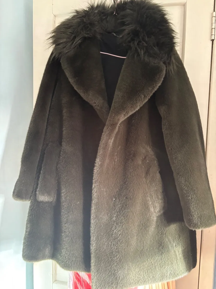 Ladies faux fur coat - Image 1