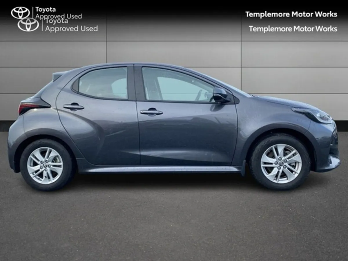 Toyota Yaris YARIS 1.5 HYBRID LUNA - Image 3