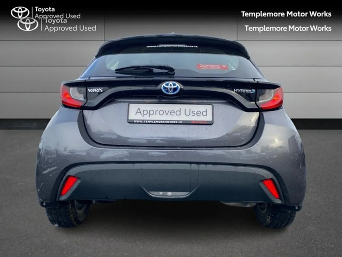 Toyota Yaris YARIS 1.5 HYBRID LUNA - Image 4