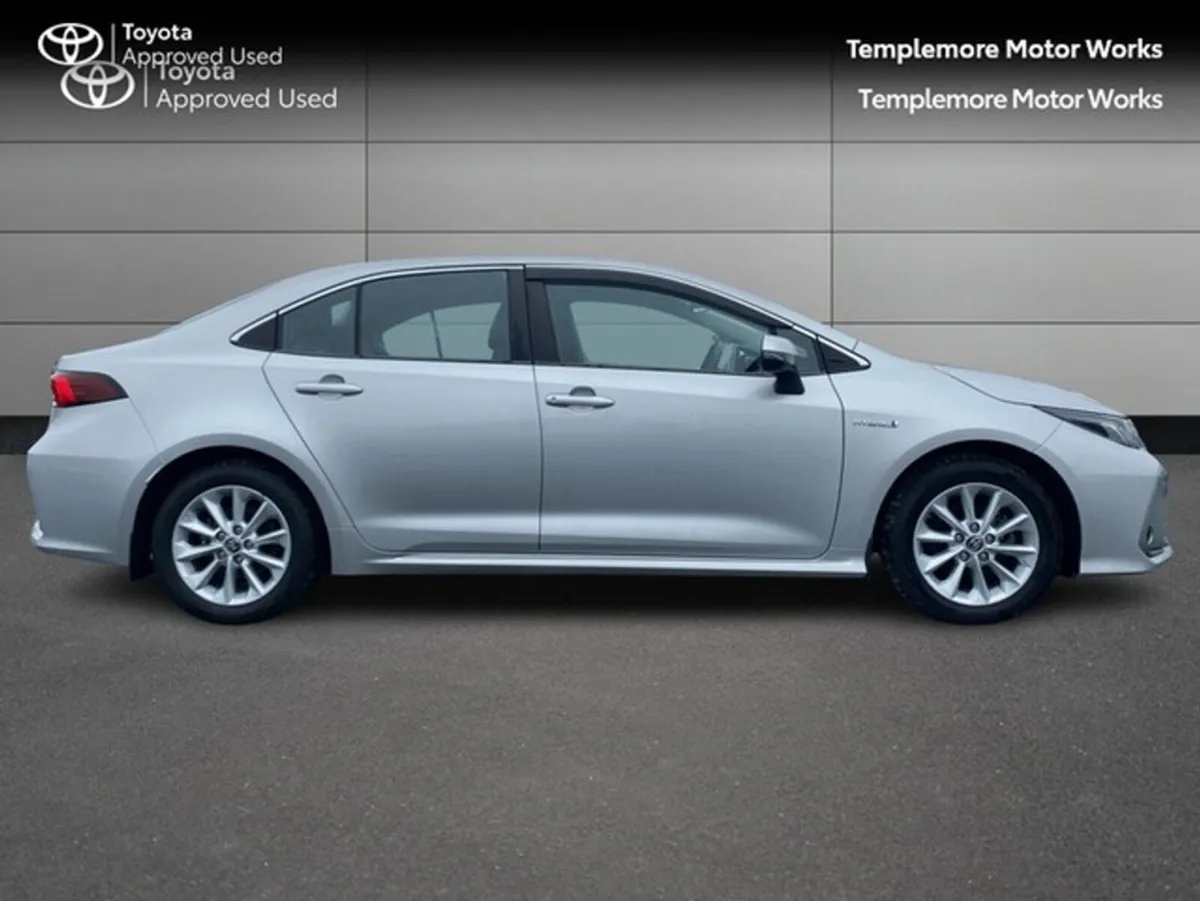 Toyota Corolla HYB LUNA SALOON 4DR AUTO HYBRID - Image 3