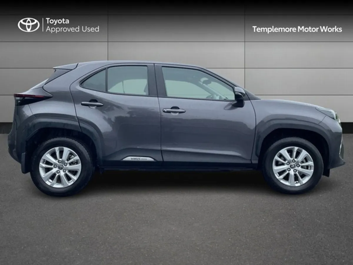 Toyota Yaris Cross YARIS CROSS LUNA - Image 3