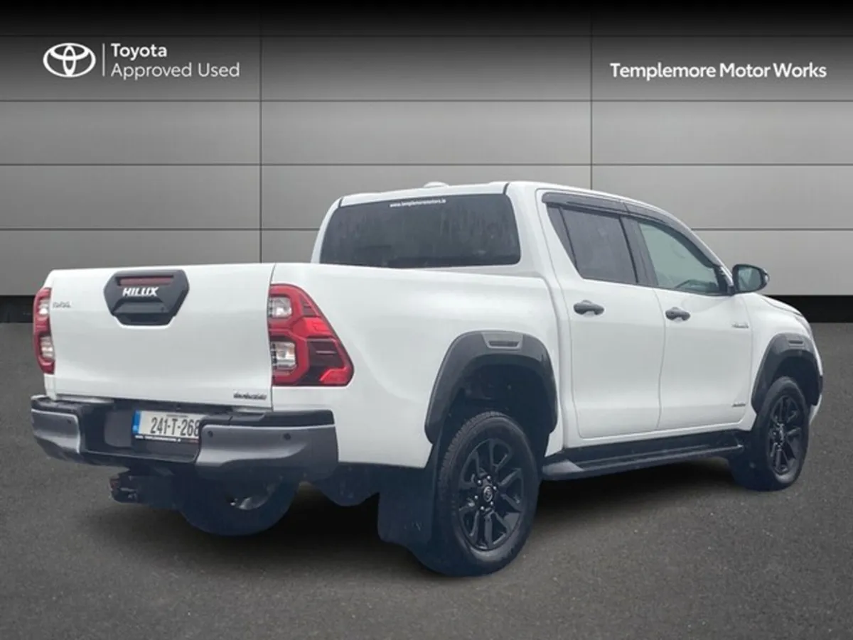 Toyota Hilux 2.8 Invincible Auto - Image 2