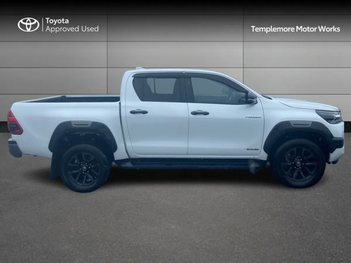 Toyota Hilux 2.8 Invincible Auto - Image 3