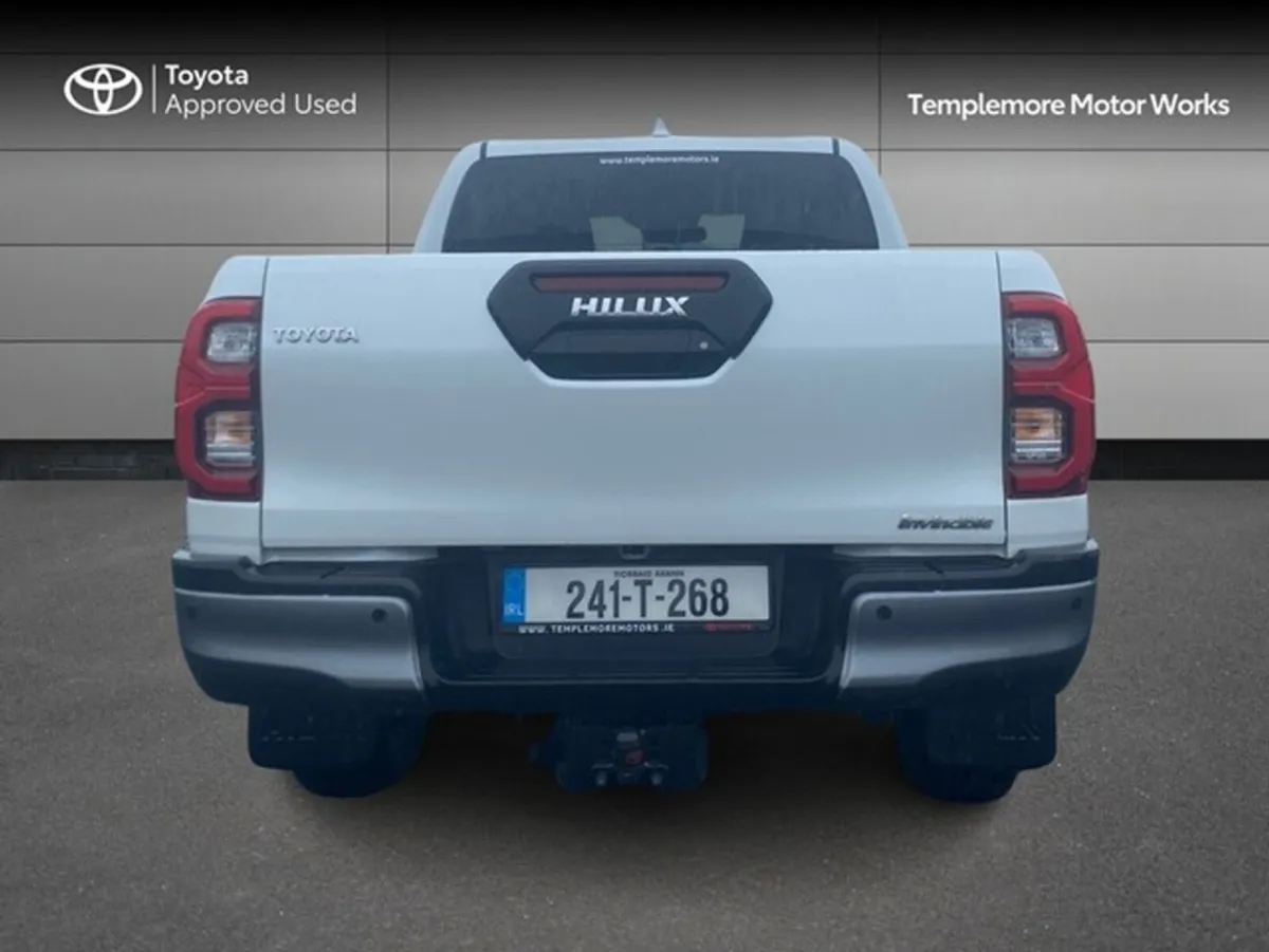 Toyota Hilux 2.8 Invincible Auto - Image 4