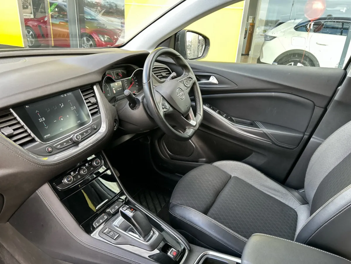 Opel Grandland X 1.6 SRI 225HP-8SP FWD PHEV 4DR - Image 3