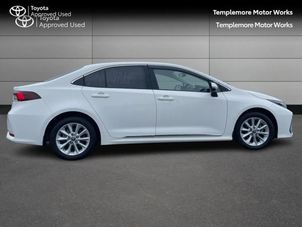 Toyota Corolla COROLLA HYBRID LUNA SALOON - Image 3