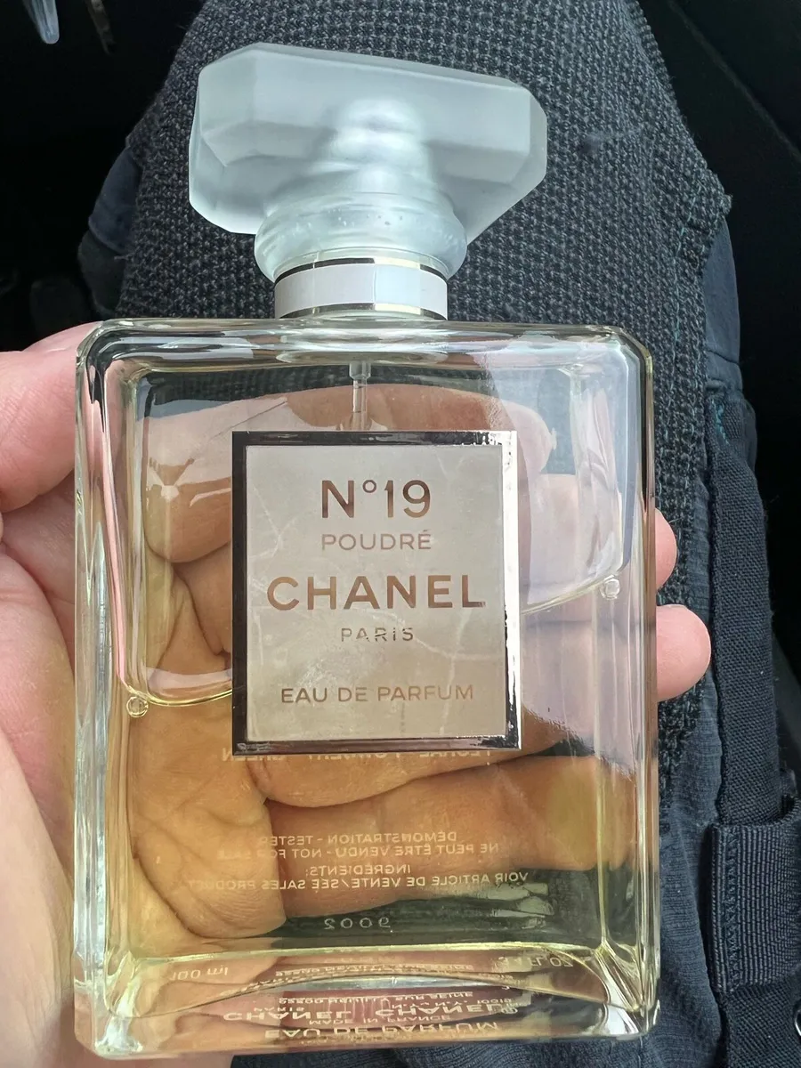Chanel no 19 Poudrée - Image 1
