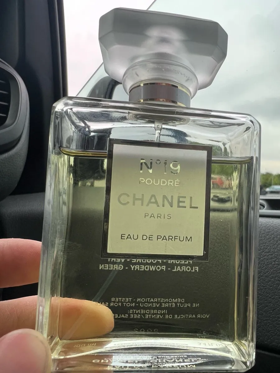 Chanel no 19 Poudrée - Image 2