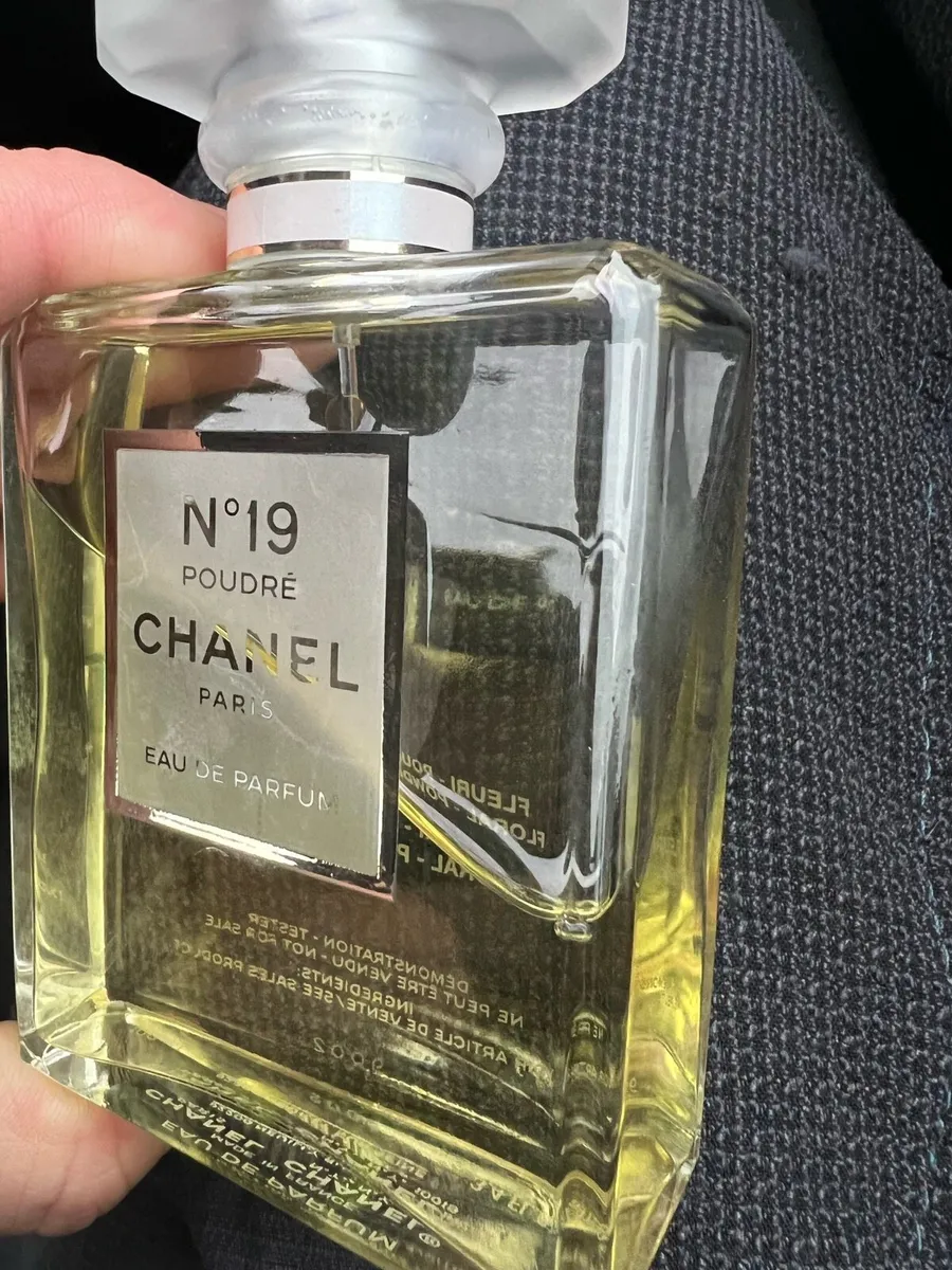 Chanel no 19 Poudrée - Image 3