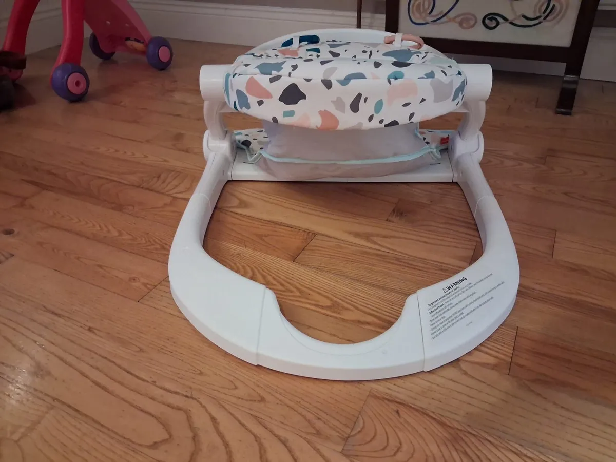 Fisher-Price Portable Baby Chair with Tray - Image 3
