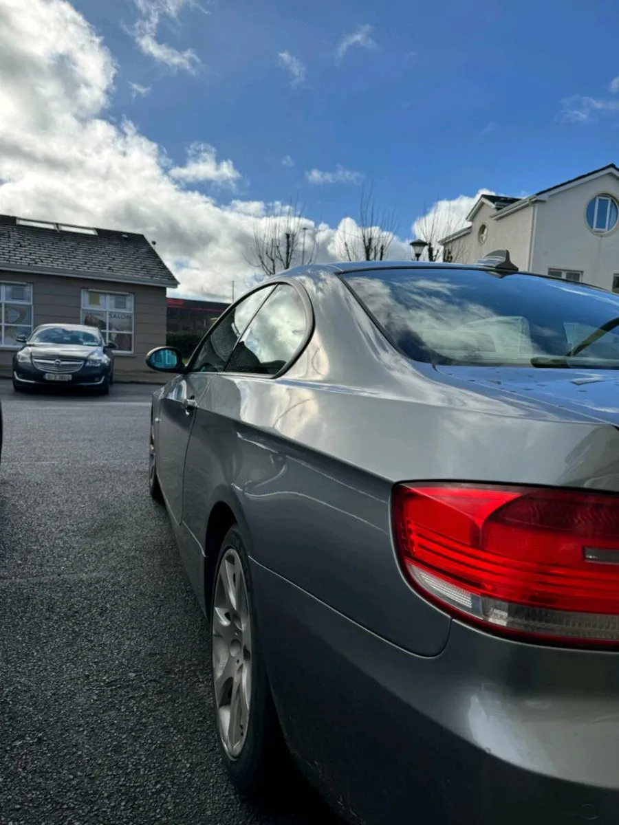 Bmw 320i 2009 coupe priced to sell - Image 2