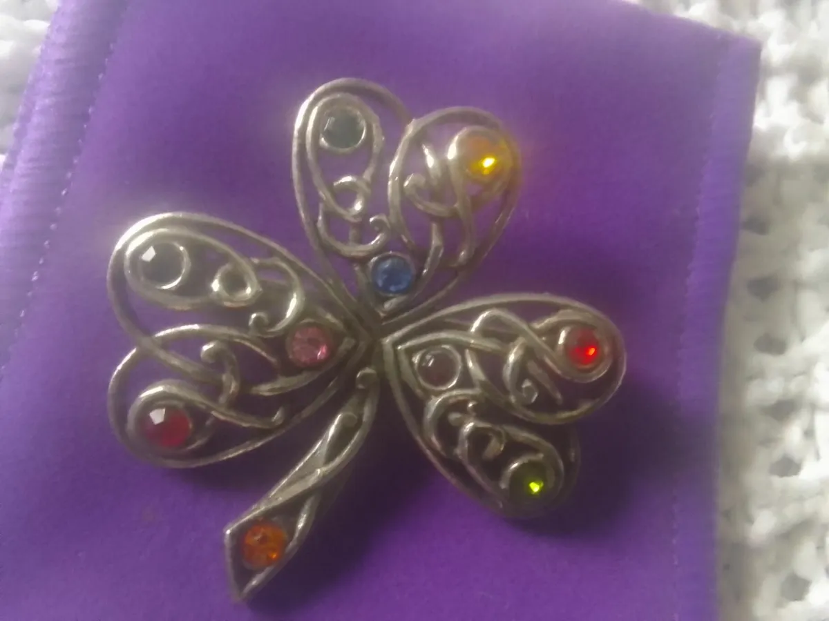 Vintage sol'dor multi col  shamrock brooch - Image 1