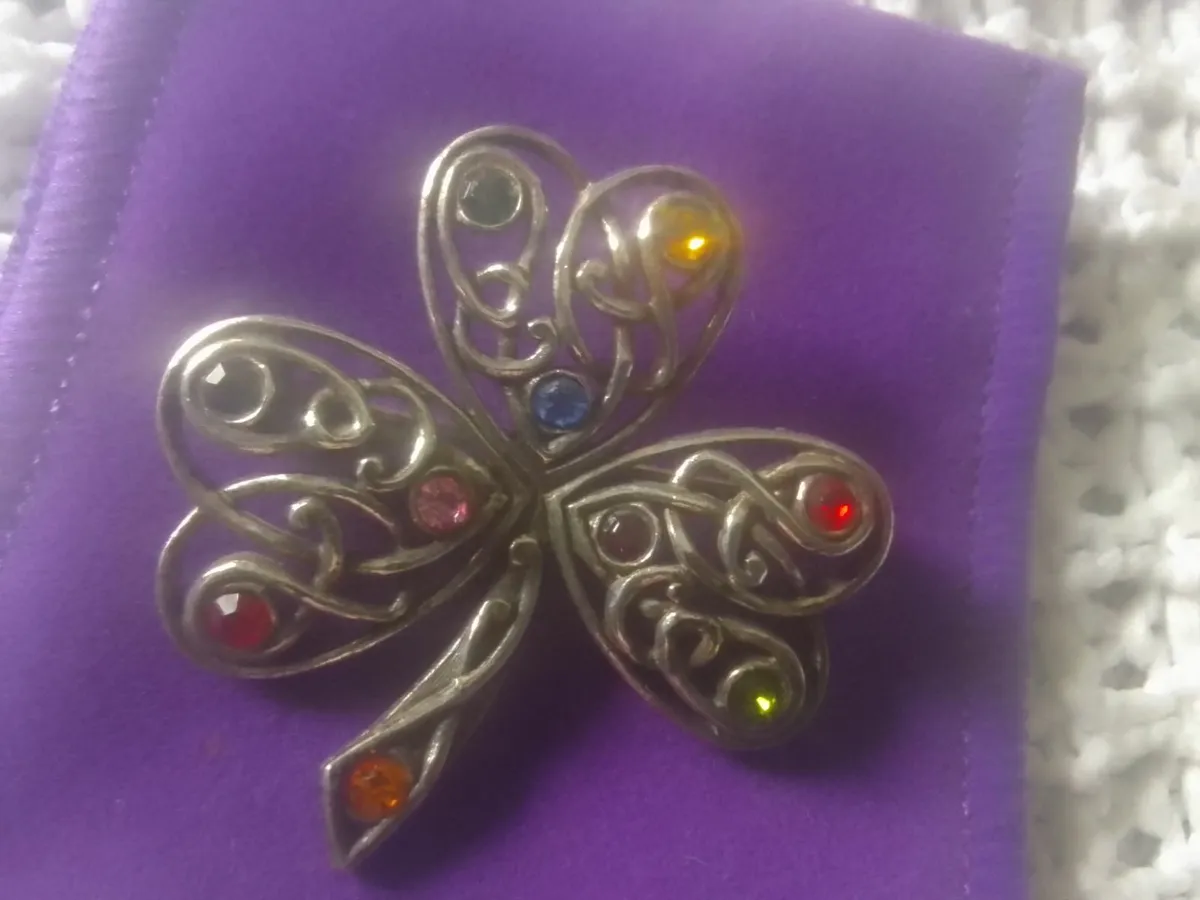 Vintage sol'dor multi col  shamrock brooch - Image 3