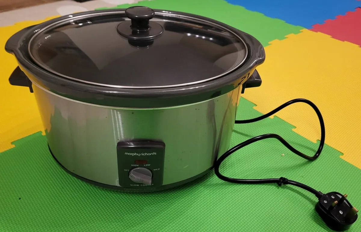 Slow Cooker 6.5L Morphy Richards - rarely used - Image 1