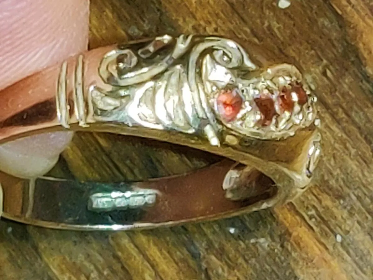 CELTIC GARNET, 9CT Thick Gold Vintage Unisex Ring - Image 3