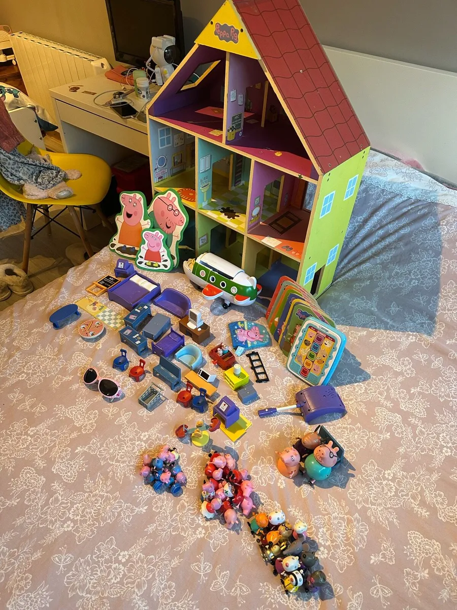 Peppa pig house and extras - Image 2