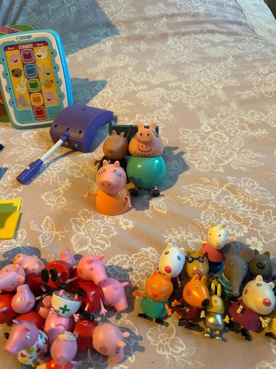 Peppa pig house and extras - Image 4