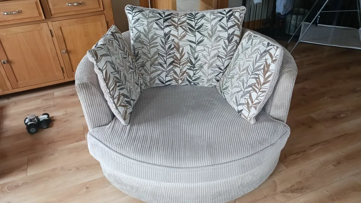 Sofa  and 2 snugglers - Image 2