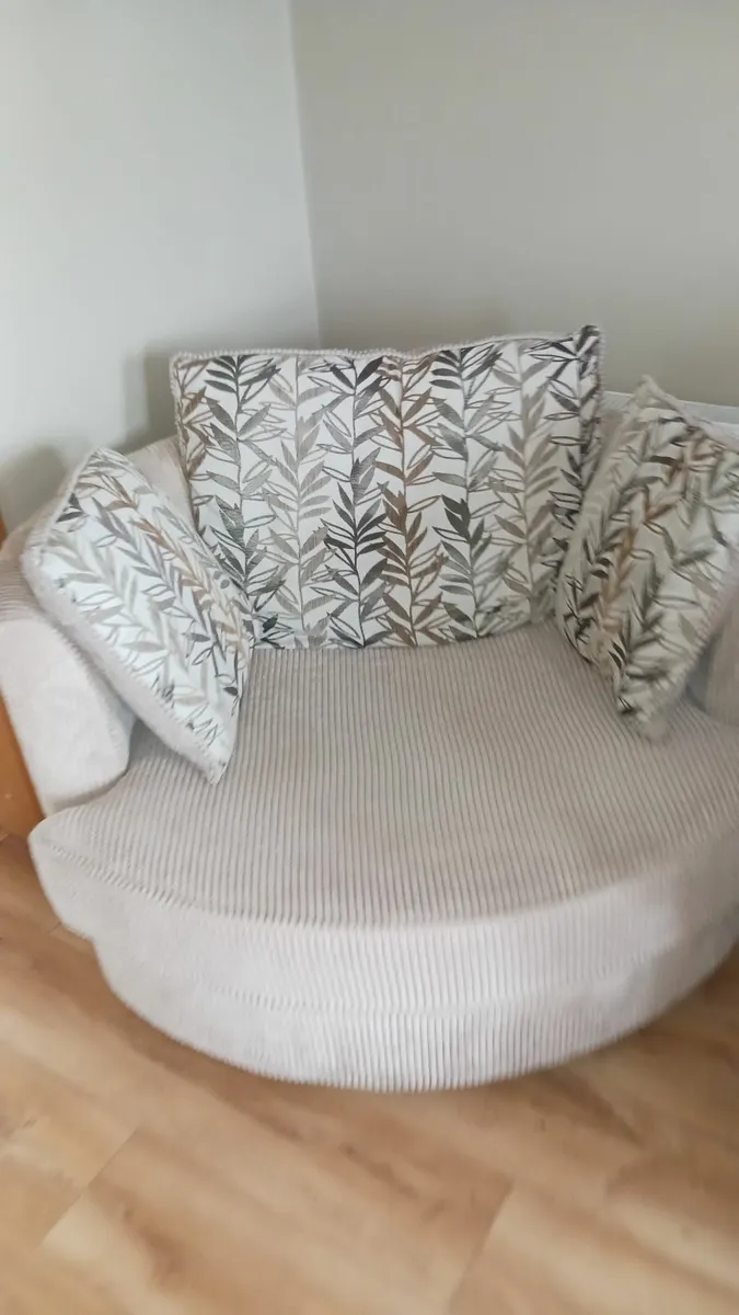 Sofa  and 2 snugglers - Image 3