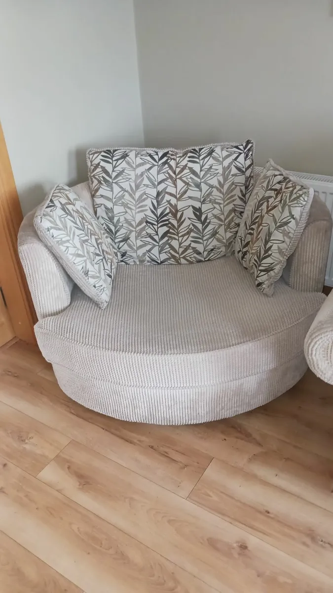 Sofa  and 2 snugglers - Image 4