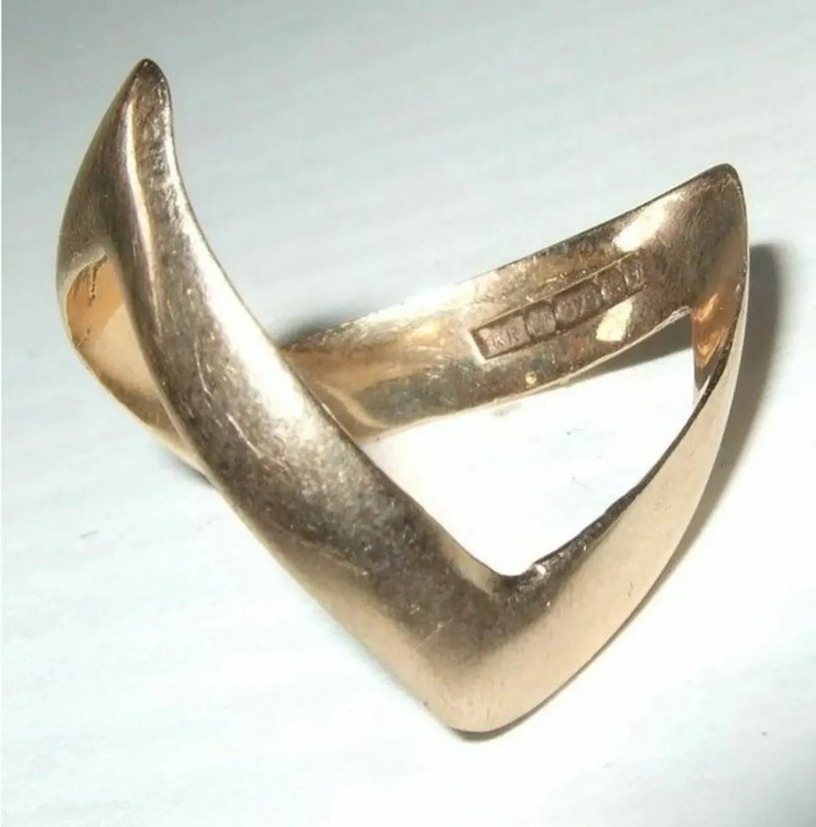 Vintage Hallmarked 9ct Gold Unisex Wishbone Ring - Image 4
