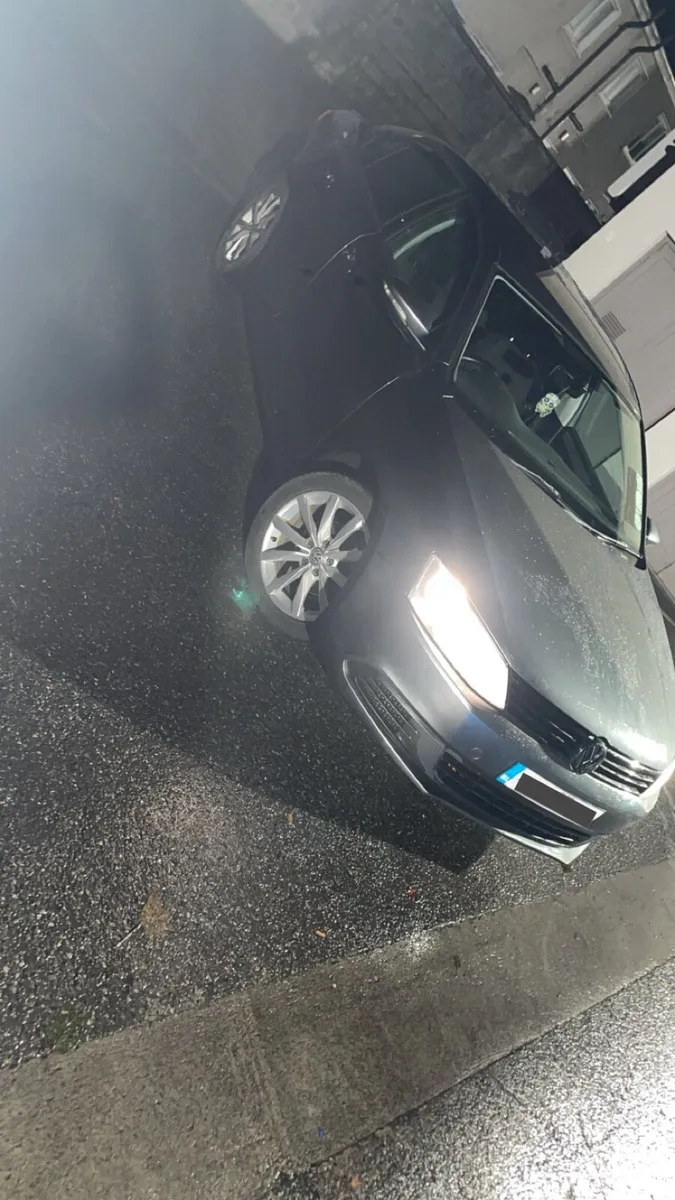 Volkswagen Jetta 2012 1.6 Tdi - Image 1