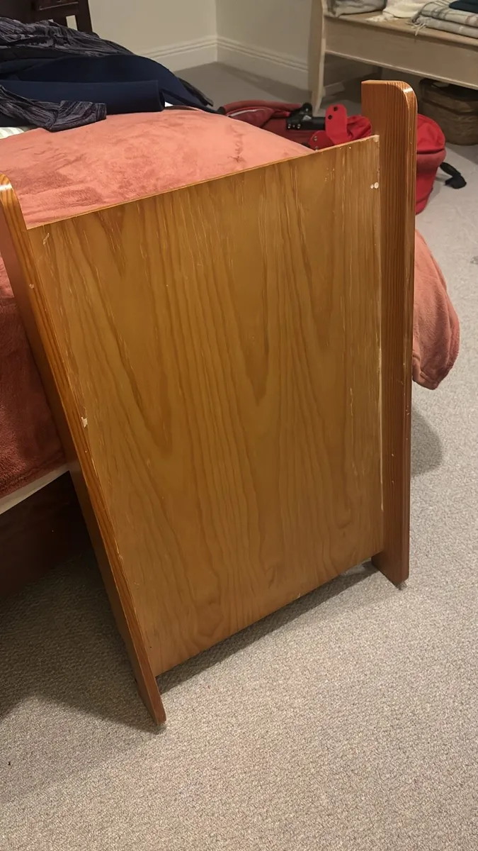 Changing attachment for cot