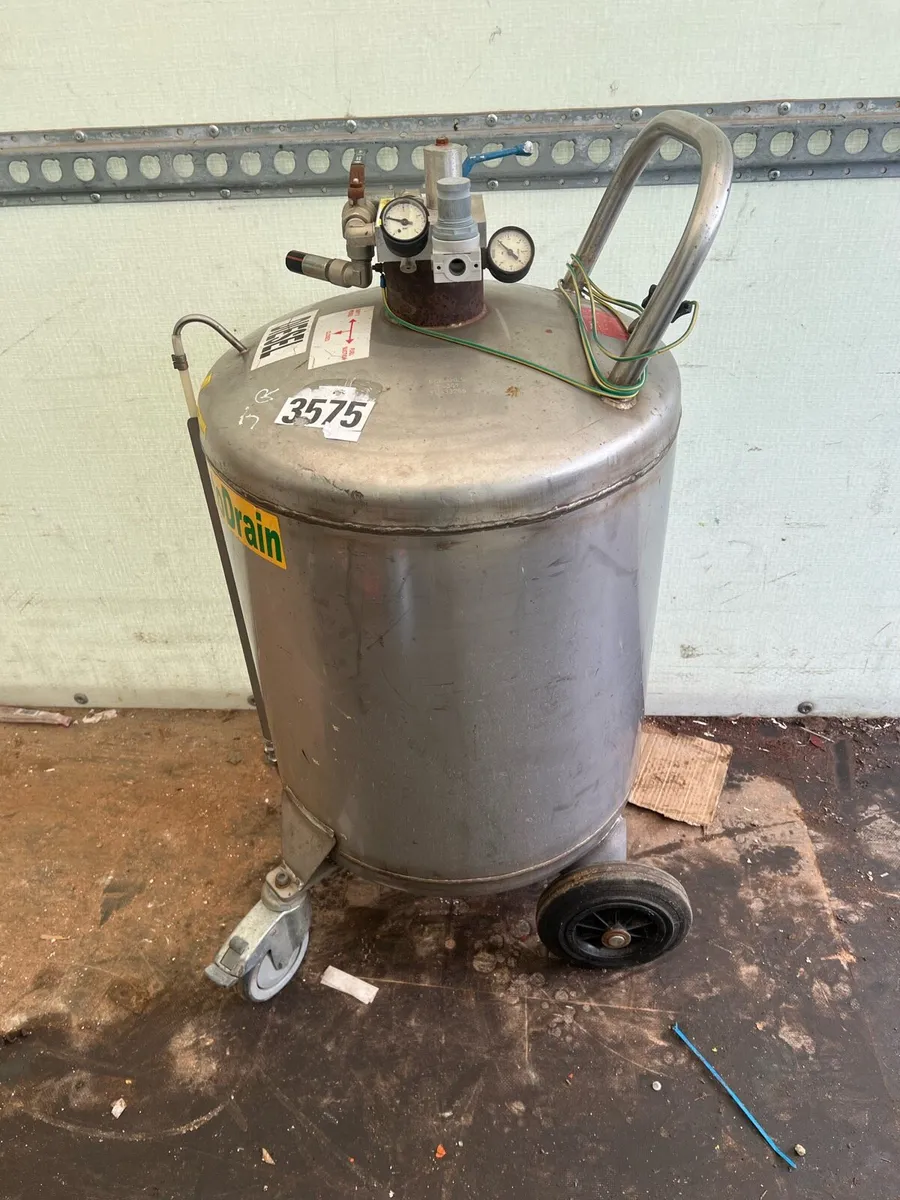 Oil Retriever Draining Depolluting vessels - Image 1