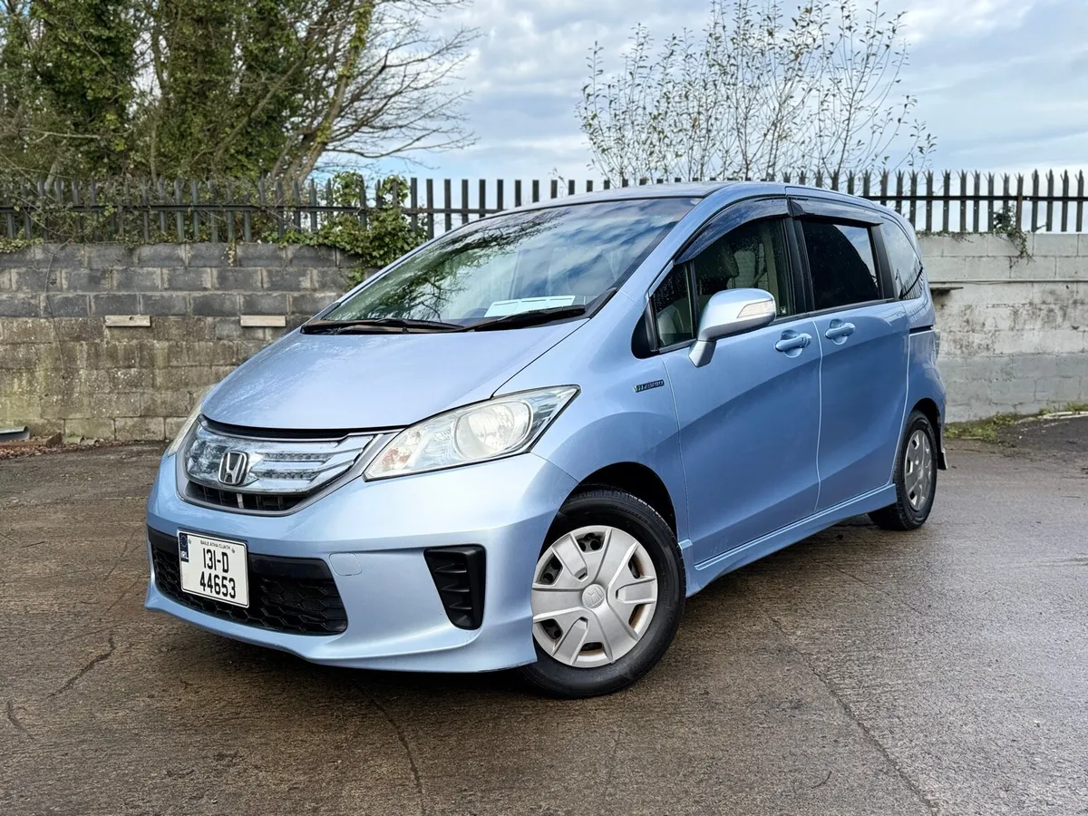 2013 HONDA FREED. NEW NCT. AUTO 1.5L FAMILY CAR - Image 1