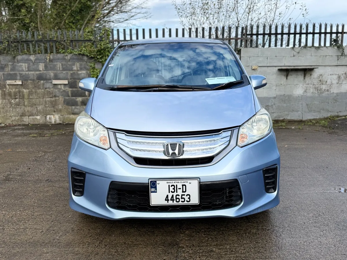 2013 HONDA FREED. NEW NCT. AUTO 1.5L FAMILY CAR - Image 2