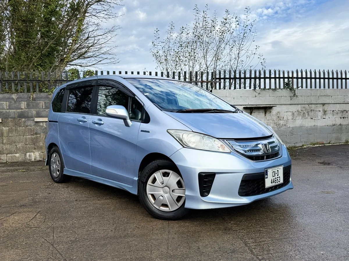 2013 HONDA FREED. NEW NCT. AUTO 1.5L FAMILY CAR - Image 3