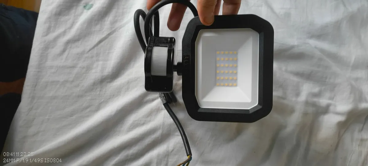 Luceco smart floodlight - Image 2