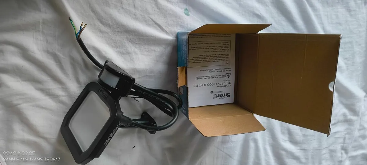 Luceco smart floodlight - Image 3