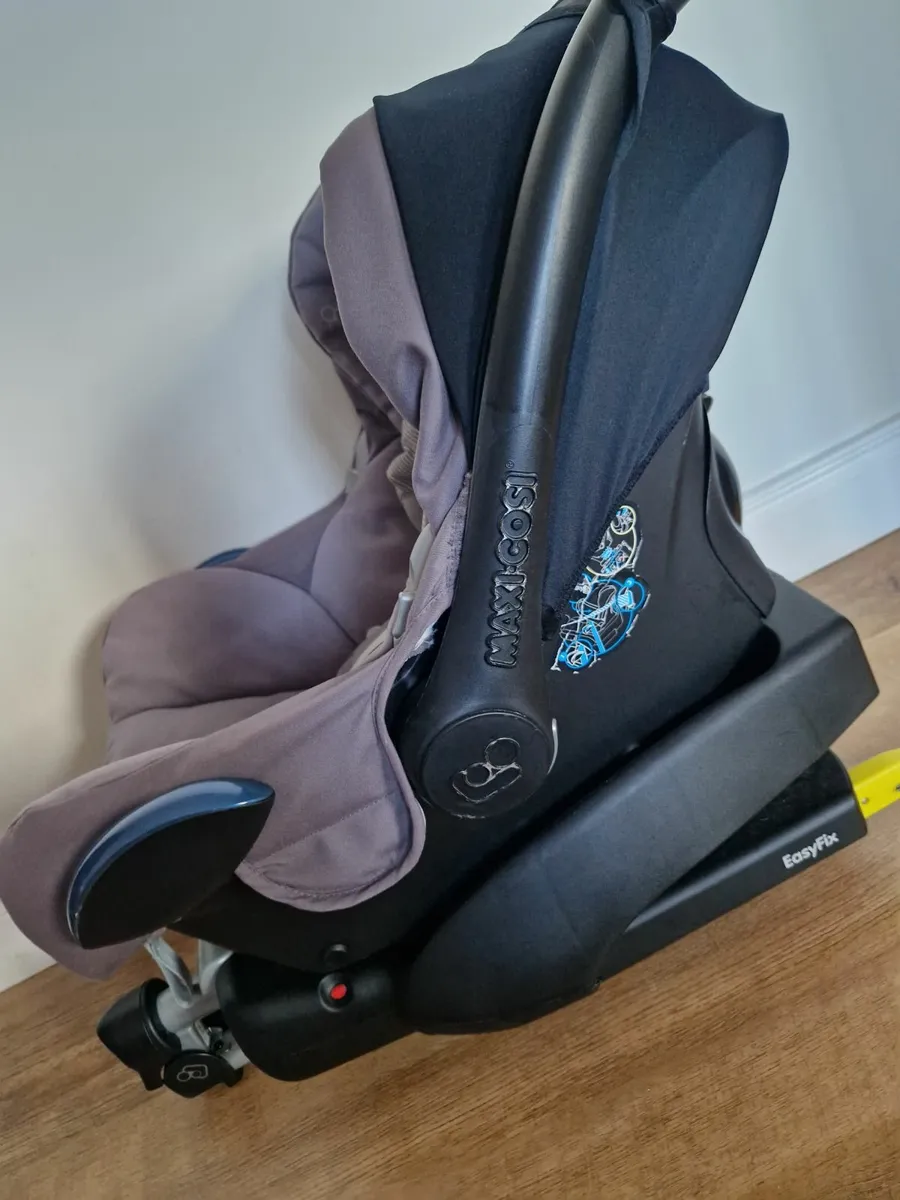 Car seat and iso fix base - Image 3