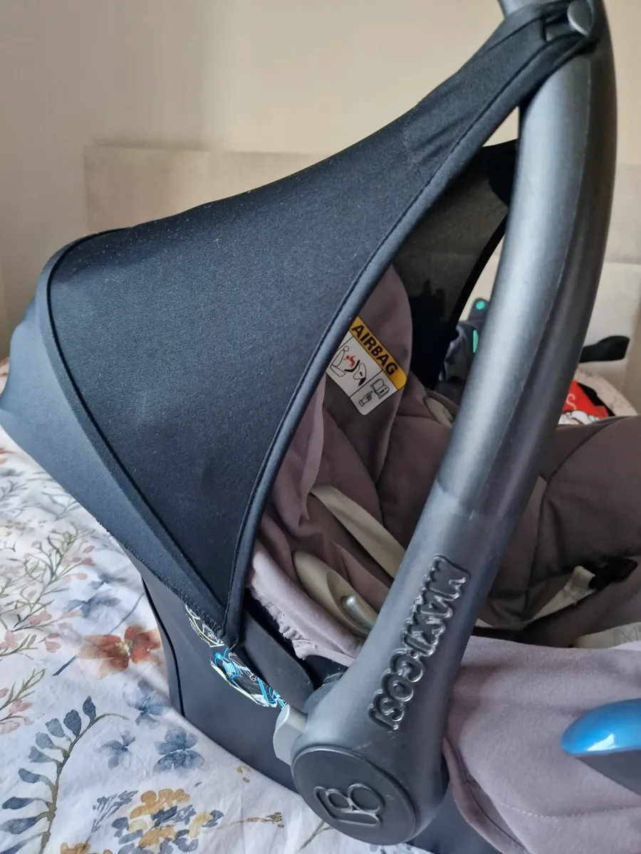 Car seat and iso fix base - Image 4
