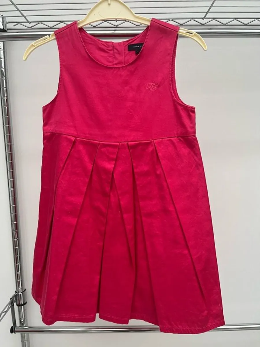 Tommy Hilfiger girl's dress, Age 6 (Free girls clothes/items for first buyer to offer asking price on this) - Image 1