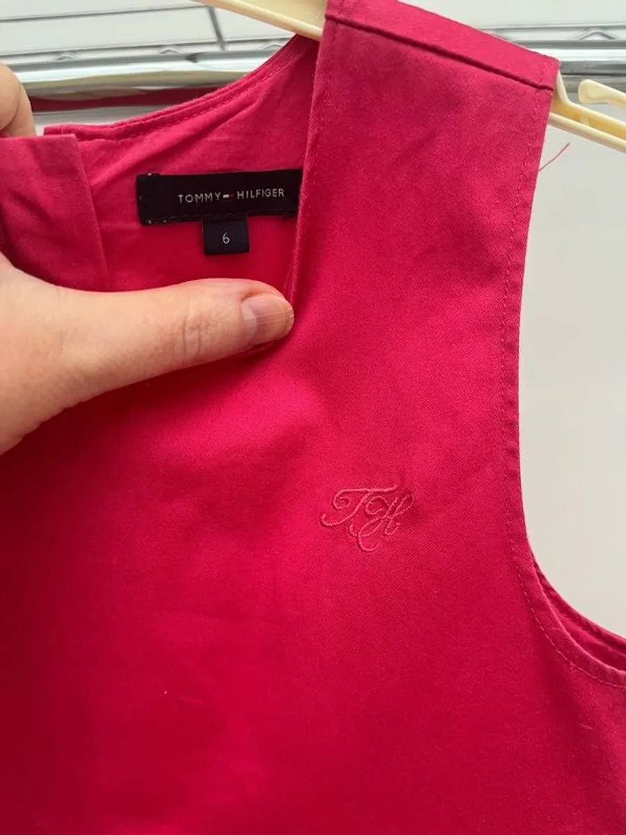 Tommy Hilfiger girl's dress, Age 6 (Free girls clothes/items for first buyer to offer asking price on this) - Image 2