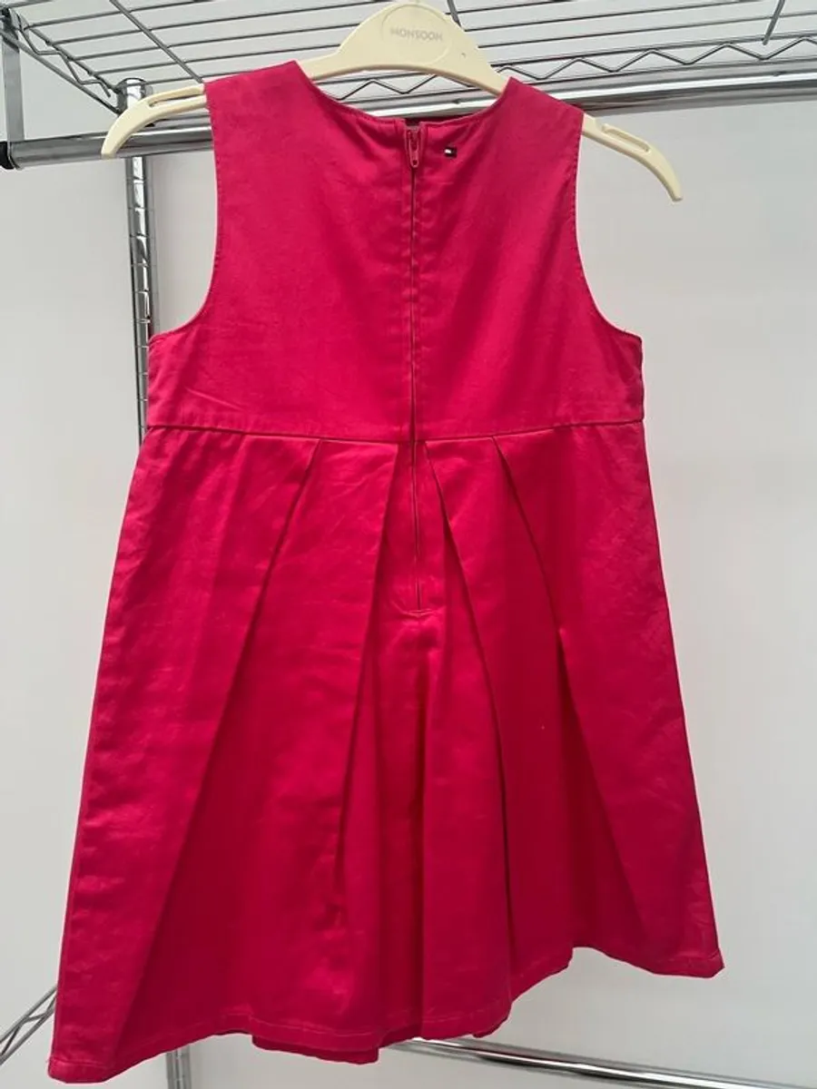 Tommy Hilfiger girl's dress, Age 6 (Free girls clothes/items for first buyer to offer asking price on this) - Image 3