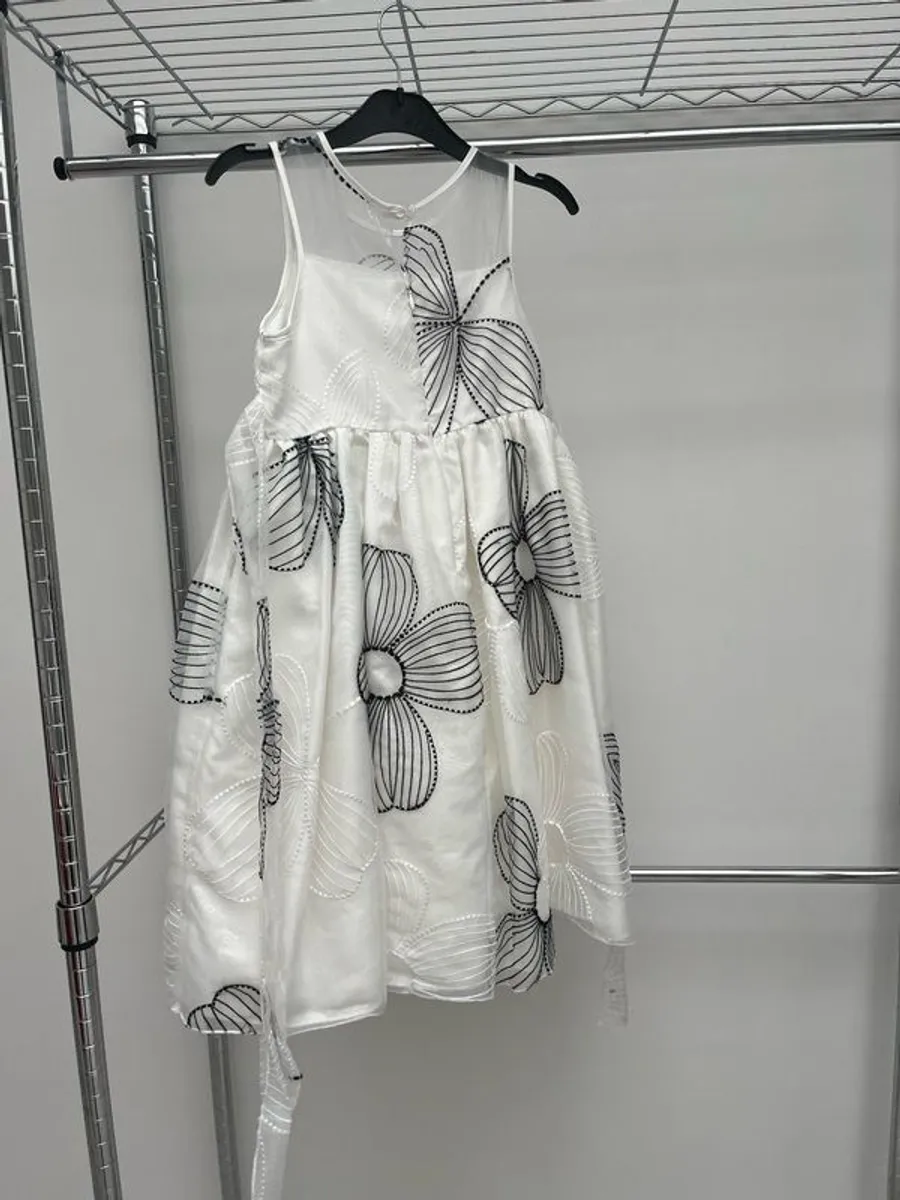 Pippa & Julie girl's dress, Age 6 (Free girls clothes/items for first buyer to offer asking price on this) - Image 2